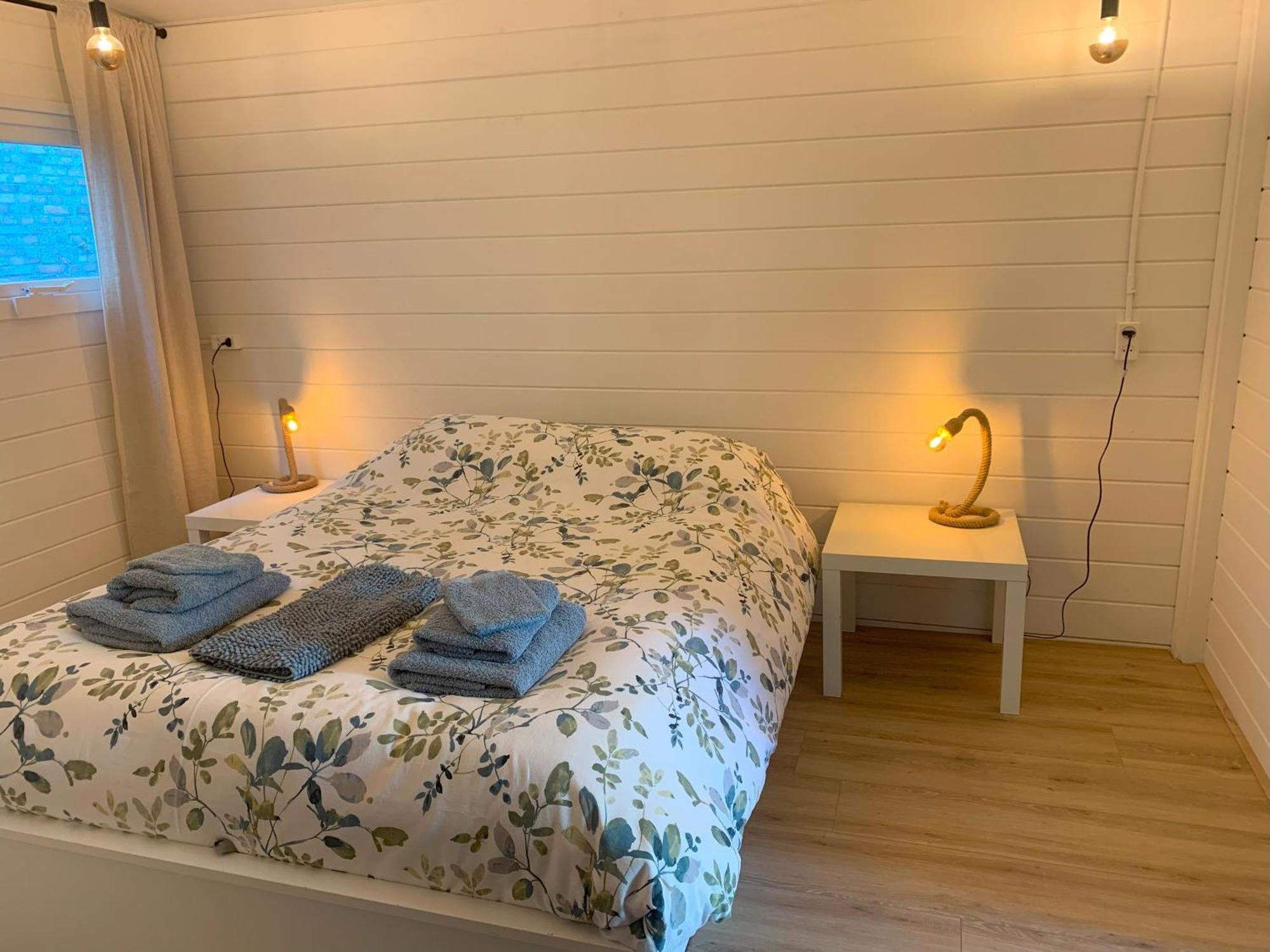 Tiny House Tussen De Grachten Sneek Exterior foto