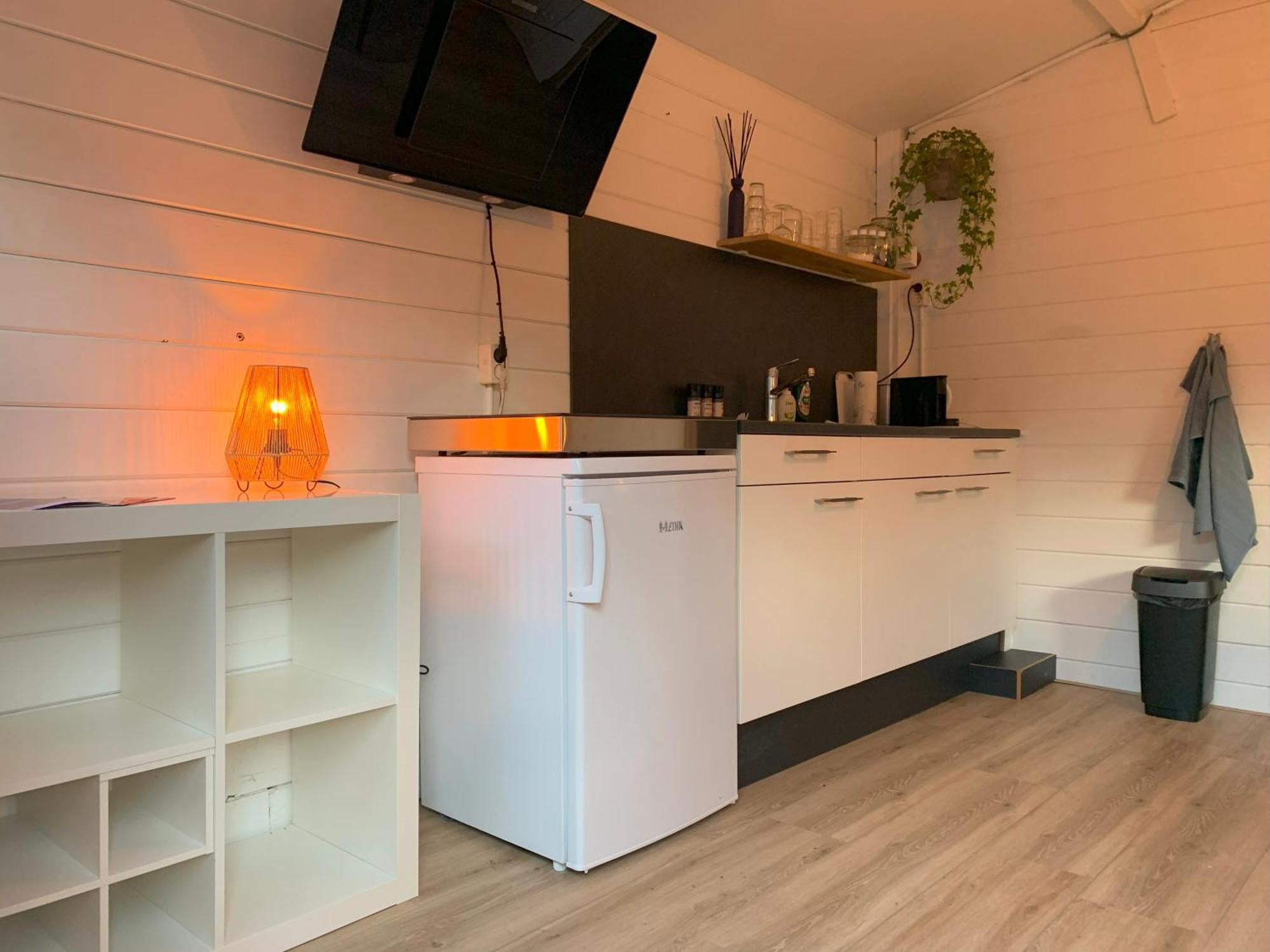 Tiny House Tussen De Grachten Sneek Exterior foto